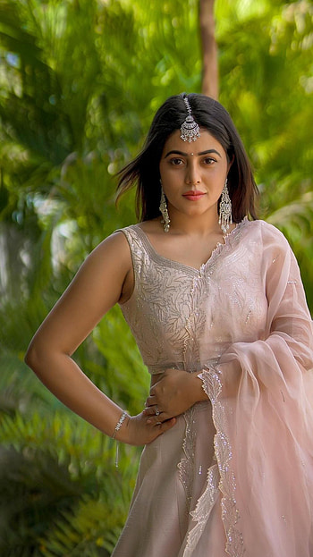 Poorna Kasim, model, multilingual actress HD phone wallpaper