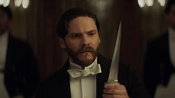 Daniel Bruhl, The Alienist, TV show, Celebrity Interview HD wallpaper