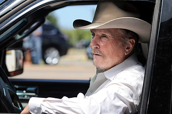 Robert Duvall, Memorable performance, Night in Old Mexico, Exciting adventure HD wallpaper