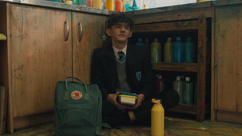 Heartstopper series, Joe Locke's Fjallraven Kanken backpack, Charlie Spring, Episode 1 HD wallpaper