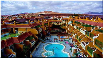 pool in a desert resort, hills, hotel, desert, pool, resort HD wallpaper