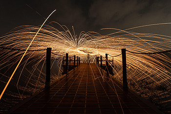 Shine, Light, Pier, Sparks, Miscellanea, Miscellaneous, Long Exposure, zelight HD wallpaper