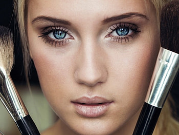 Makeup girl, blond, blue eyed, brushes, beauty HD wallpaper