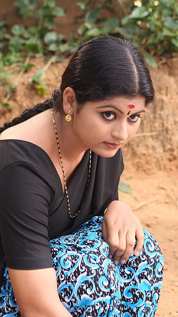 Shruthi, mallu actress, saree lover HD phone wallpaper