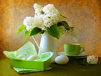 Apple green, white, lilacs, flowers, cup HD wallpaper