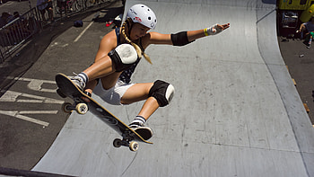 Supergirl Skate Pro 2016, Girl Skateboarding HD wallpaper
