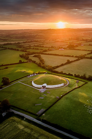 Newgrange, Irish pharaoh DNA, Ancient tomb builders, New York Times HD phone wallpaper