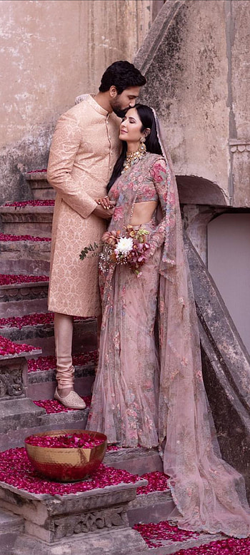 VicKat, Pushpa, wedding dress, Rajni Kant, katrina kaif, 1440, christmas, vicky Kaushal HD phone wallpaper