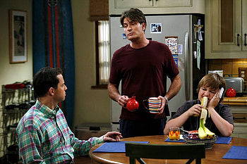 Two and a Half Men, TV comedy gem, Iconic sitcom, Laugh-out-loud funny HD wallpaper