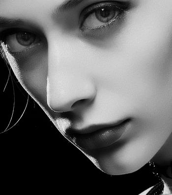 Black and white close-up portrait of a woman with expressive eyes and elegant features. HD phone wallpaper