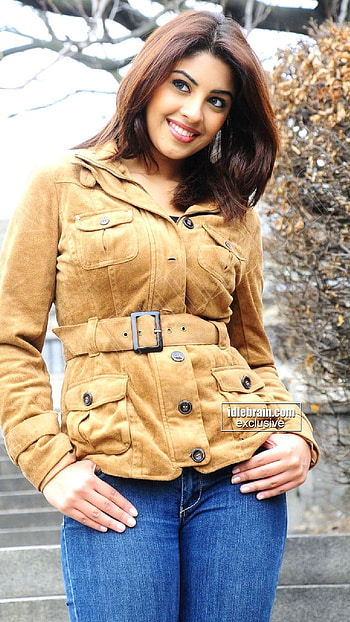 Richa Gangopadhyay, Tollywood Actress HD phone wallpaper