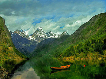 Beat in River, beautiful, mountains HD wallpaper