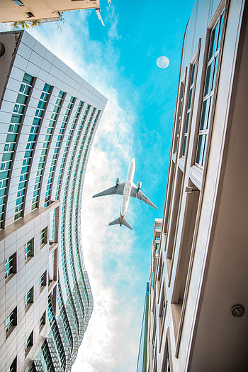 Sky, Clouds, Building, Miscellanea, Miscellaneous, Airplane, Plane, Bottom View HD phone wallpaper