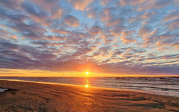 Sunset in Latvia, sea, Latvia, sunset, beach, clouds HD wallpaper