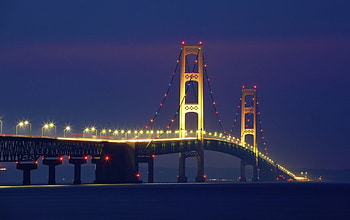 beautiful mackinac bridge in michigan at night, night, suspension, lights, bay, bridge HD wallpaper