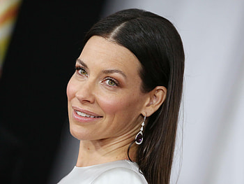Celebrity, Evangeline Lilly, Actress, Brunette, Canadian, Earrings, Face, Green Eyes, Smile HD wallpaper