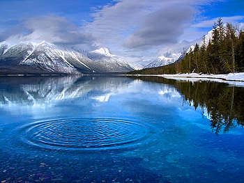 Ripples, mist, shore, clouds, trees, mountains, lake HD wallpaper