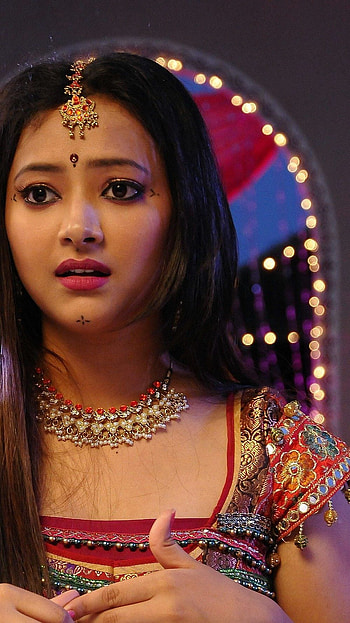 Shwetha Basu Prasad, telugu actress, cute HD phone wallpaper