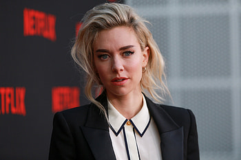 Vanessa Kirby, The Crown, Bad fake tan, Allure HD wallpaper