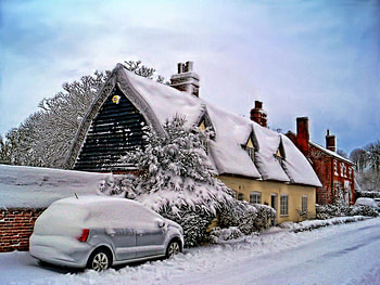 An English Cottage, winter, beuatiful, car, winter scene, england, heavy, snow, road, cottage HD wallpaper