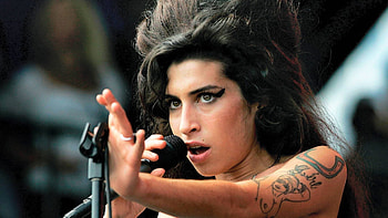 Amy Winehouse, High definition , Stylish , Vibrant colors HD wallpaper