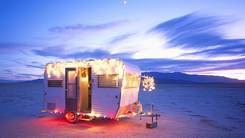 christmas in the desert, desert, caravan, dusk, christmas HD wallpaper