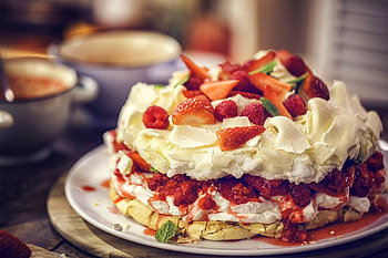 Pavlova, food, cherry, cream, cake HD wallpaper