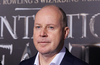 David Yates, Harry Potter director, Five Fantastic Beasts films, Directorial consistency HD wallpaper
