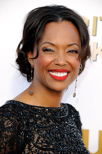 Aisha Taylor, Movies The Talk star, Divorce, 22 years of marriage HD phone wallpaper
