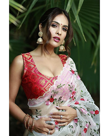 Neha Malik, face, hair HD phone wallpaper