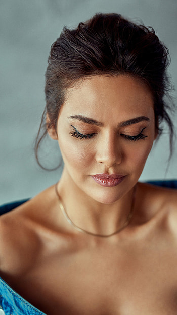 Esha gupta, bollywood actress, model HD phone wallpaper