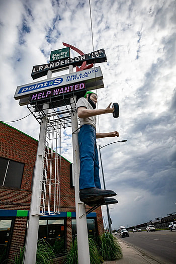 Anderson Tire Co Muffler Man, Silly America HD phone wallpaper
