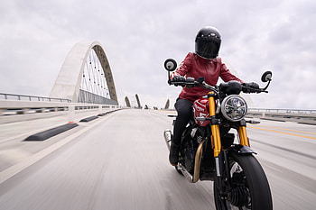 Triumph Speed 400 Motorcycle Dynamic Bridge Ride, vehicle, Triumph Speed 400 HD wallpaper