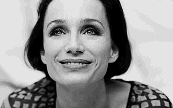 Kristin Scott Thomas, Elegant , Captivating , Versatile talent HD wallpaper