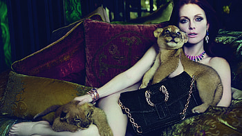 Julianne Moore, Red hair, Lion cub, Celebrity HD wallpaper