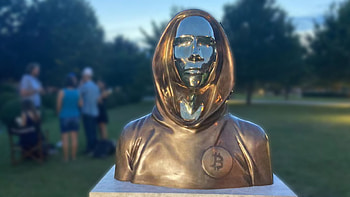 Satoshi Nakamoto, Crypto news, Budapest statue, Revolutionary figure HD wallpaper