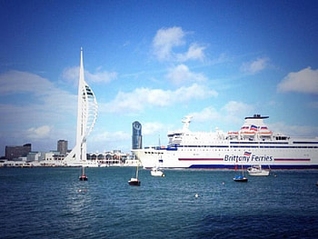 ferry in portsmouth UK, sea, spinnaker, sunshine, boat, ferry, portsmouth HD wallpaper