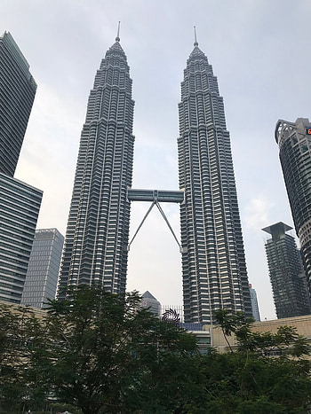 Petronas Twin Towers, Kuala Lumpur, Travel reviews, Travel guide HD phone wallpaper