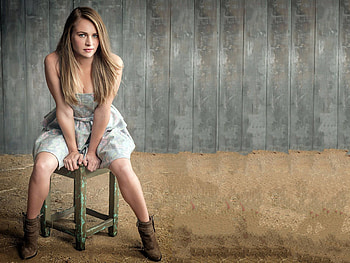 Britt Robertson, model, Robertson, Brittany, , beautiful, actress, 2018, stool, dress, Britt, boots, legs HD wallpaper