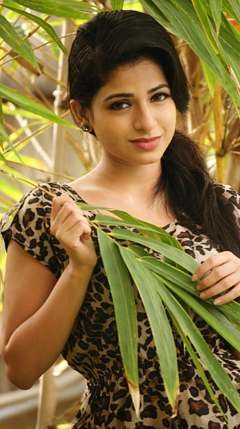 Ishwarya Menon, mallu actress, model HD phone wallpaper