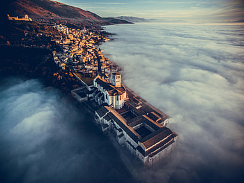 Basilica of Saint Francis of Assisi, Drone graphy, Umbria region, Funactive Tours HD wallpaper