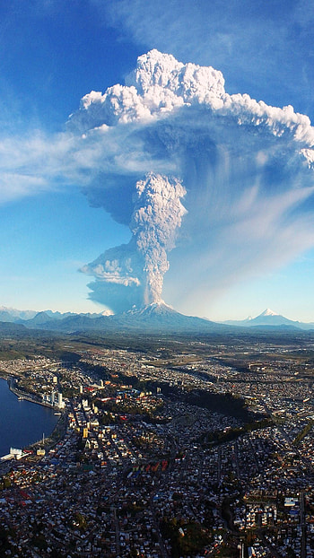 Calbuco Volcano, Chile, Erupts HD phone wallpaper