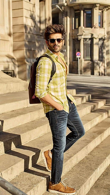 Kartik Aryan, Stairs Background HD phone wallpaper