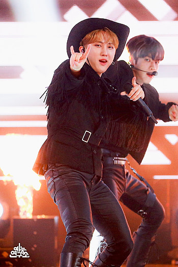 changbin step on me, kpop, stray kids, straykids, seo changbin HD phone wallpaper