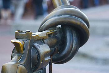 Non-Violence, artwork, knotted, abstract, sculpture, gun, bronze HD wallpaper