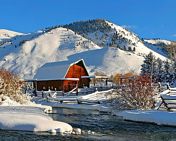 Winter cottage, wooden, winter, river, peaks, nice, shore, snow, fence, trees, water, frost, snowy, frozen, house, cold, beautiful, lake, mountain, cabin, cliffs, nature, sky, cottage, lovely HD wallpaper