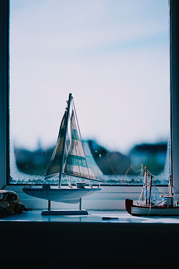 Boats, Miscellanea, Miscellaneous, Window, Window Sill, Windowsill, Figurines, Statuettes HD phone wallpaper