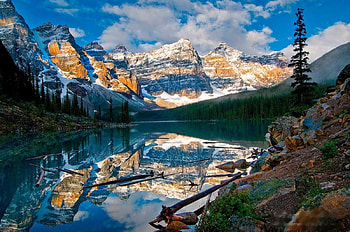 Moraine Lake, Banff NP, Alberta, Canada, sunshine, reflection, firs, clouds, trees, sky, mountains, water HD wallpaper