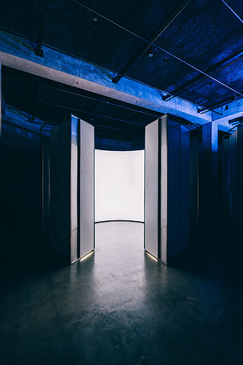 Building, Shine, Light, Miscellanea, Miscellaneous, Corridor, Room, Premises, Door HD phone wallpaper