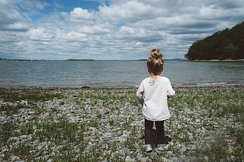 Shore, Bank, Miscellanea, Miscellaneous, Girl, Stroll, Child HD wallpaper